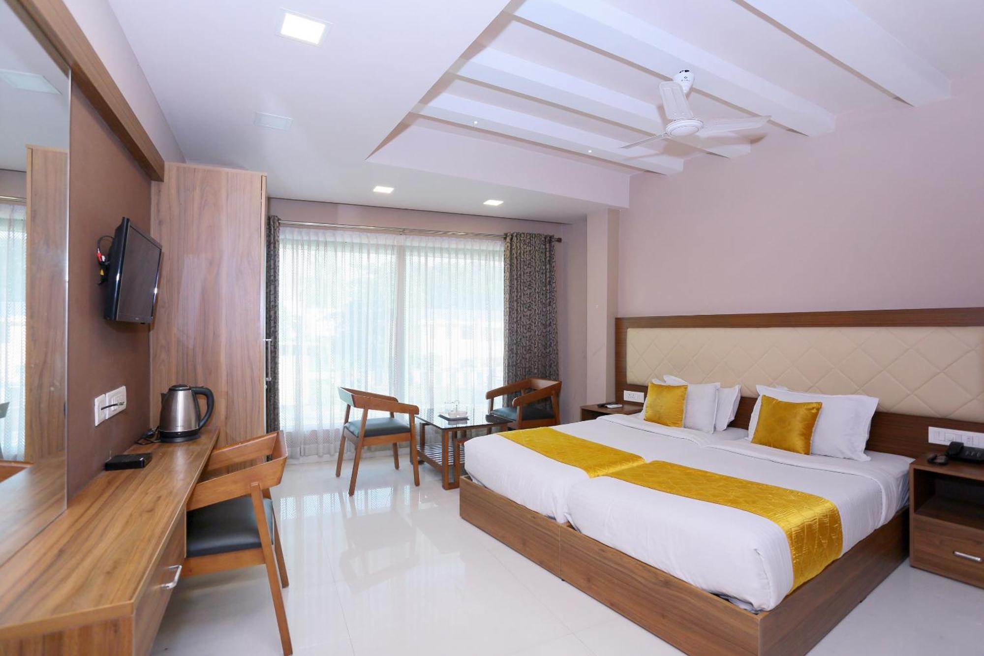 Oyo Flagship 25093 Hotel Thamam Kochi Buitenkant foto